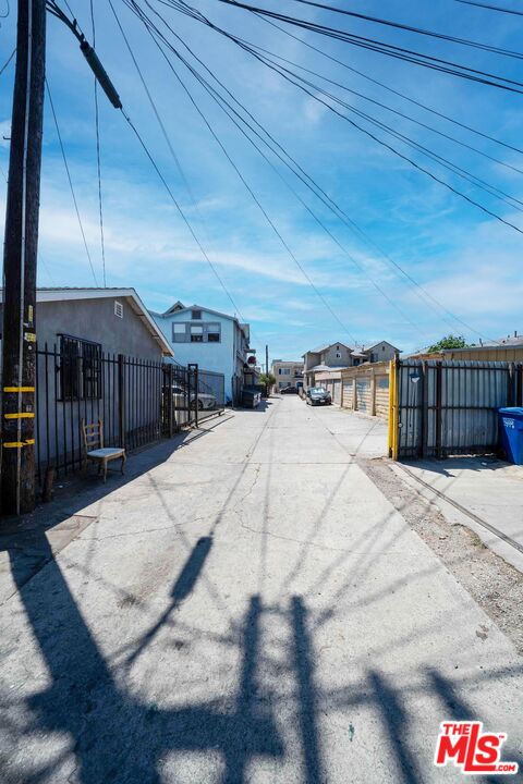 3714 West Pico Boulevard Los Angeles, CA 90019 - Photo 40 of 45 a view of a terrace