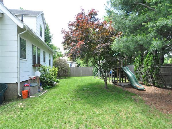 90 Hillside Road Dedham, MA 02026 - Photo 3 of 23 Gallery Image 3