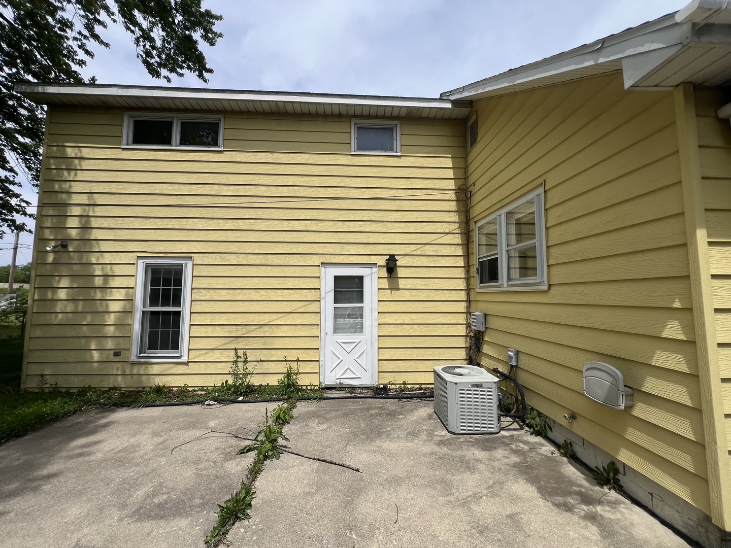 529 North 2nd Street Watseka, IL 60970 - Photo 15 of 16 a view of a house with a yard and sitting space