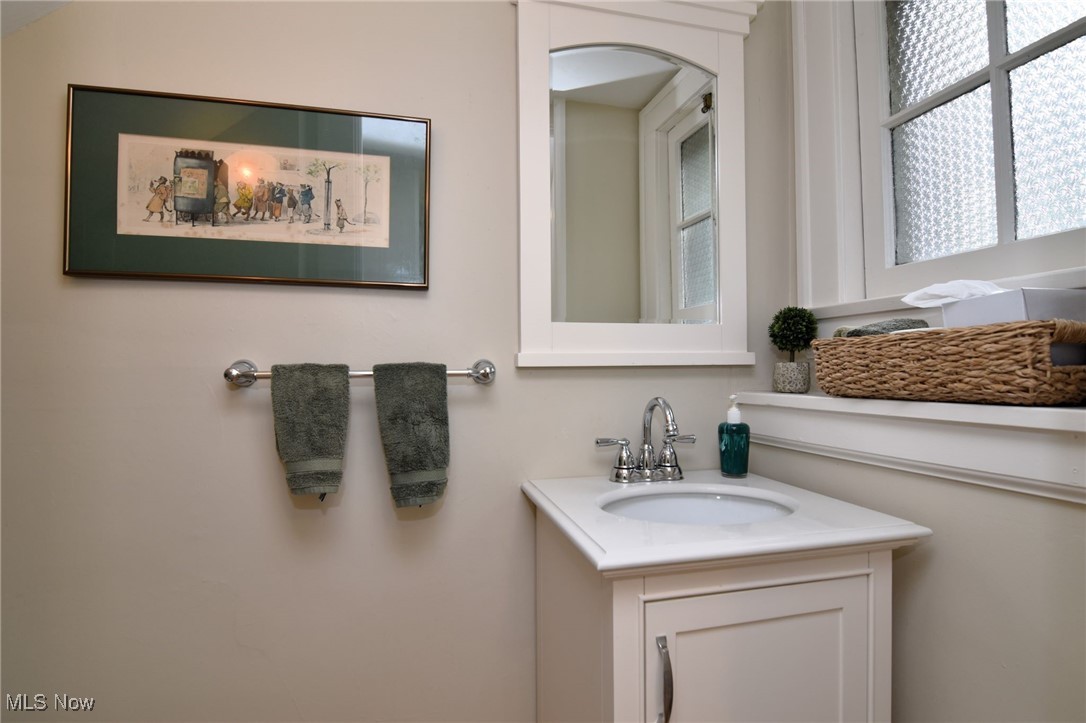 2714 Leighton Road Cleveland, OH 44120 - Photo 38 of 49 Gallery Image 38