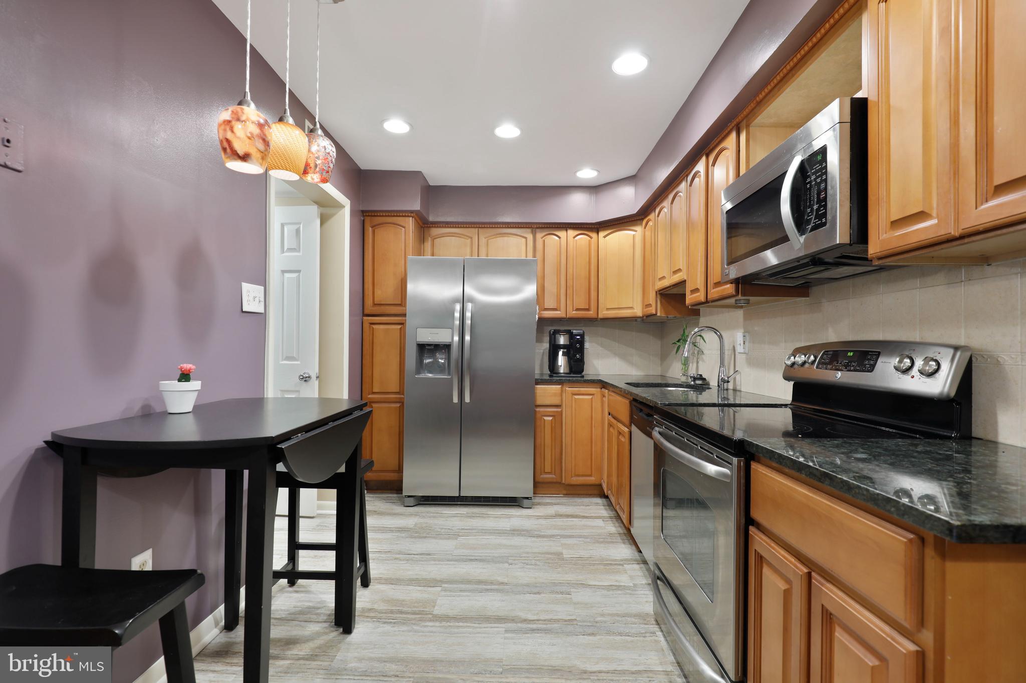 5755 Thunder Hill Road Columbia, MD 21045 - Photo 16 of 32 Well Appointed Kitchen