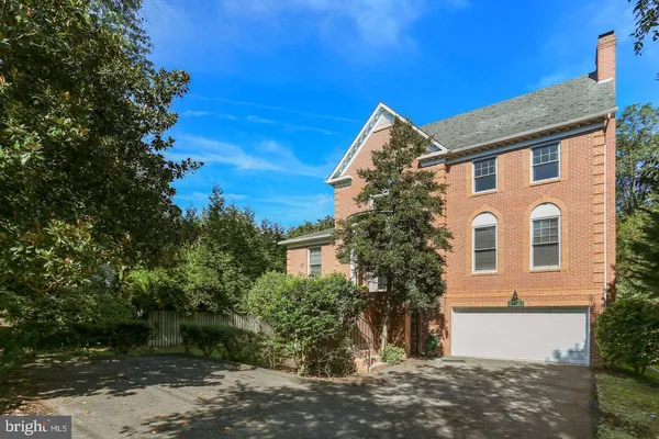 $6,775 | 2835 Lorcom Lane, Arlington, VA 22207