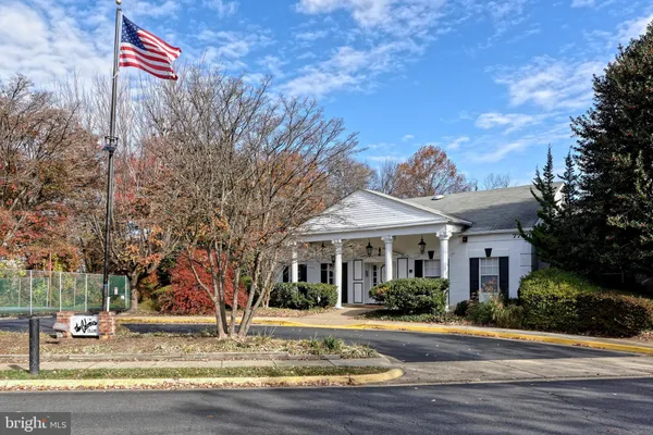 $390,000 | 7640 Tremayne Place, Unit 202, McLean, VA 22102