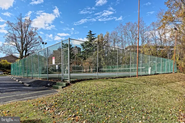 $390,000 | 7640 Tremayne Place, Unit 202, McLean, VA 22102