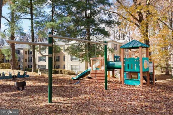 $390,000 | 7640 Tremayne Place, Unit 202, McLean, VA 22102