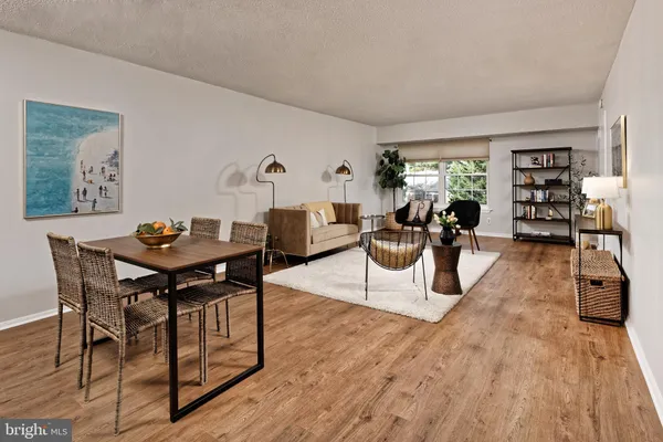 $390,000 | 7640 Tremayne Place, Unit 202, McLean, VA 22102