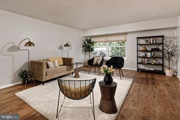 $390,000 | 7640 Tremayne Place, Unit 202, McLean, VA 22102