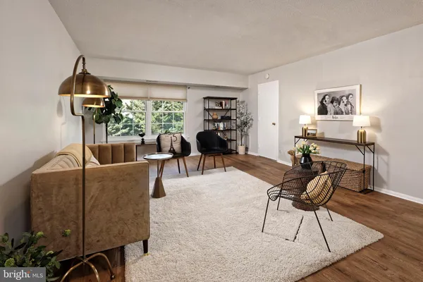 $390,000 | 7640 Tremayne Place, Unit 202, McLean, VA 22102