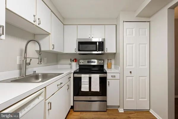 $390,000 | 7640 Tremayne Place, Unit 202, McLean, VA 22102