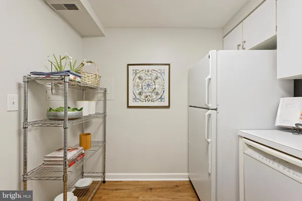 $390,000 | 7640 Tremayne Place, Unit 202, McLean, VA 22102