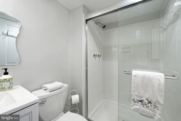 $390,000 | 7640 Tremayne Place, Unit 202, McLean, VA 22102