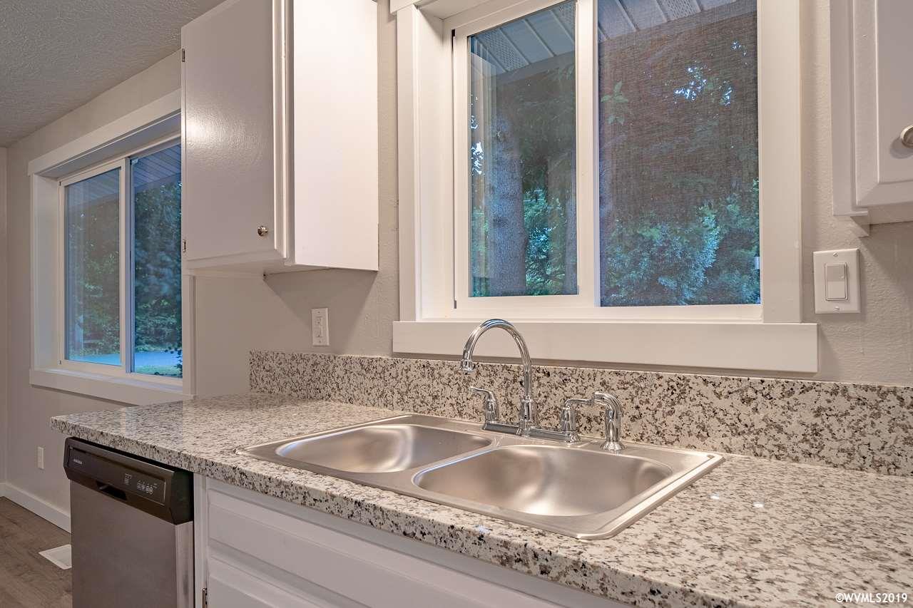 110 Cleveland Street Lebanon, OR 97355 - Photo 10 of 41 Gallery Image 10