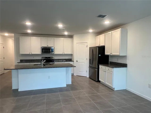 $2,000 | 2407 Southwest 165th Street, Ocala, FL 34473