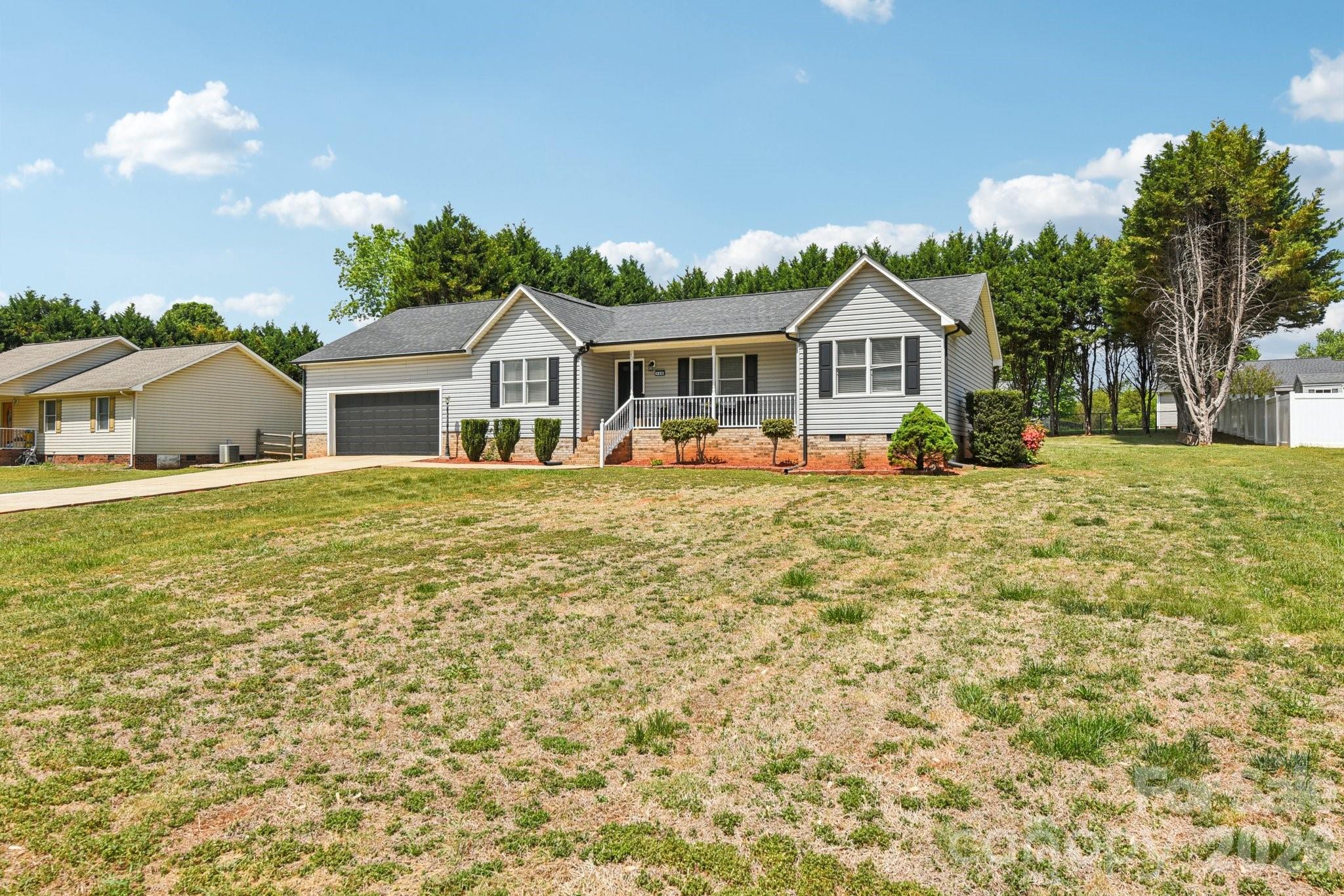 140 Clearview Road Statesville, NC 28625 - Photo 4 of 48