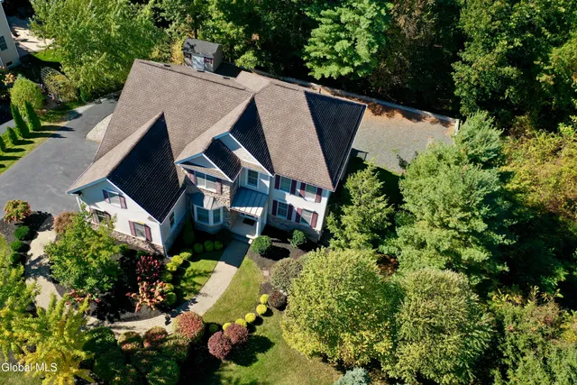 $799,000 | 72 Stone Crest Drive, Halfmoon, NY 12118