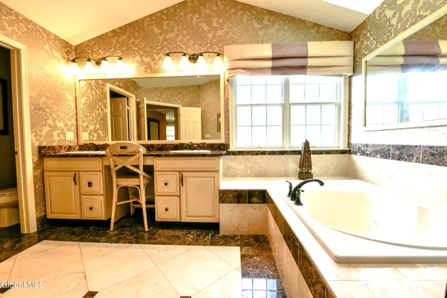 $799,000 | 72 Stone Crest Drive, Halfmoon, NY 12118