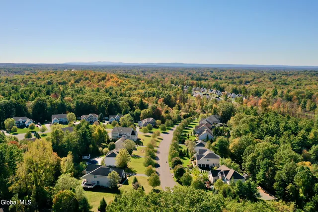 $799,000 | 72 Stone Crest Drive, Halfmoon, NY 12118