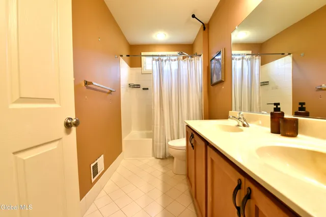 $799,000 | 72 Stone Crest Drive, Halfmoon, NY 12118