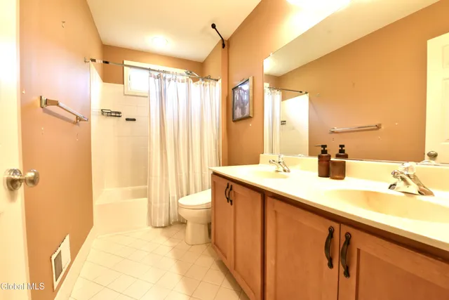 $799,000 | 72 Stone Crest Drive, Halfmoon, NY 12118