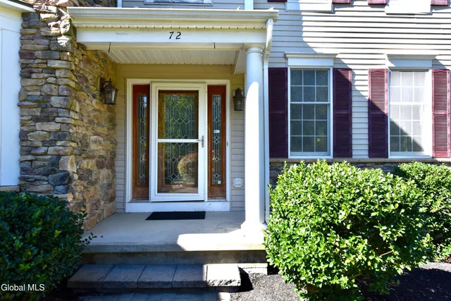 $799,000 | 72 Stone Crest Drive, Halfmoon, NY 12118