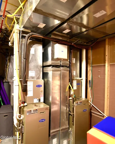 $799,000 | 72 Stone Crest Drive, Halfmoon, NY 12118