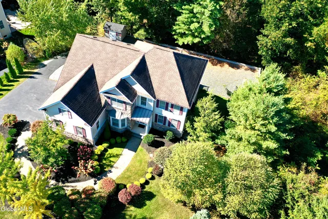 $799,000 | 72 Stone Crest Drive, Halfmoon, NY 12118