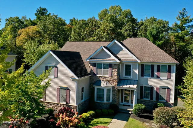 $799,000 | 72 Stone Crest Drive, Halfmoon, NY 12118