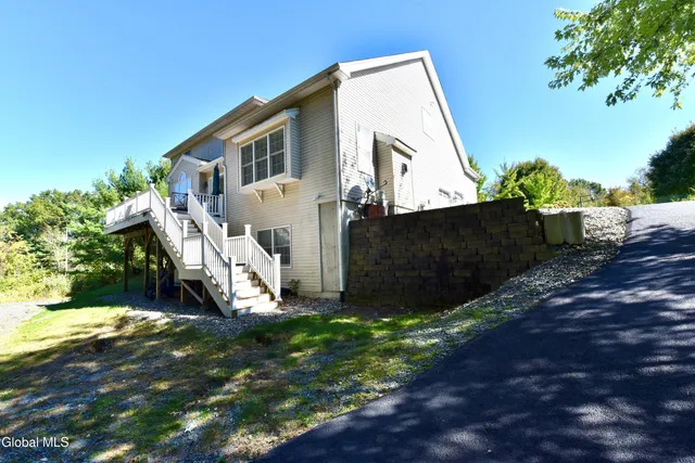 $799,000 | 72 Stone Crest Drive, Halfmoon, NY 12118