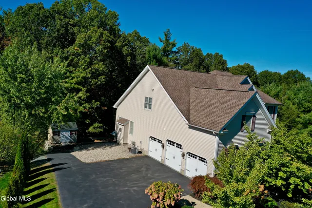 $799,000 | 72 Stone Crest Drive, Halfmoon, NY 12118