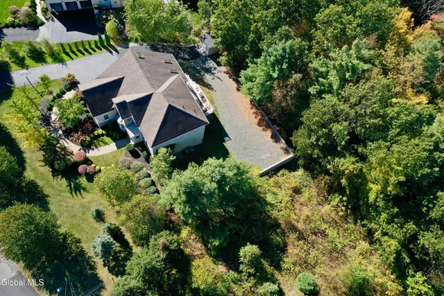 $799,000 | 72 Stone Crest Drive, Halfmoon, NY 12118