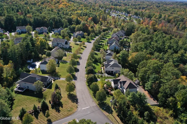 $799,000 | 72 Stone Crest Drive, Halfmoon, NY 12118