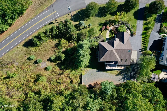 $799,000 | 72 Stone Crest Drive, Halfmoon, NY 12118