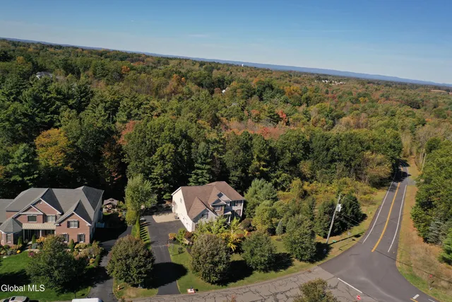 $799,000 | 72 Stone Crest Drive, Halfmoon, NY 12118