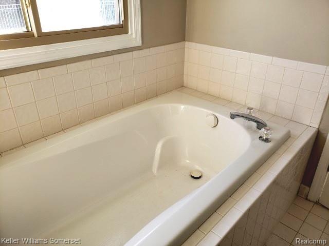 46682 West Ridge Drive Macomb, MI 48044 - Photo 28 of 41 20200117_100924 (Small).jpg