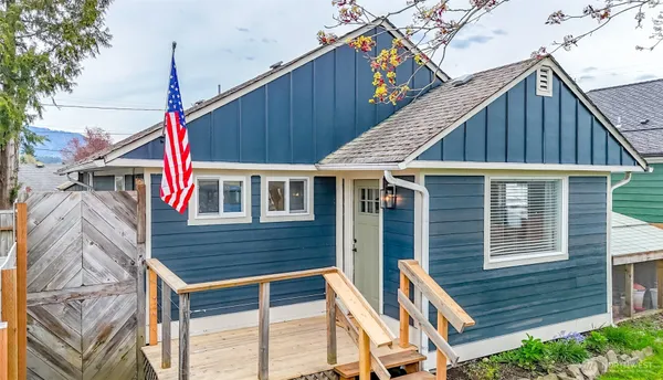 a view of outdoor space yard and deck