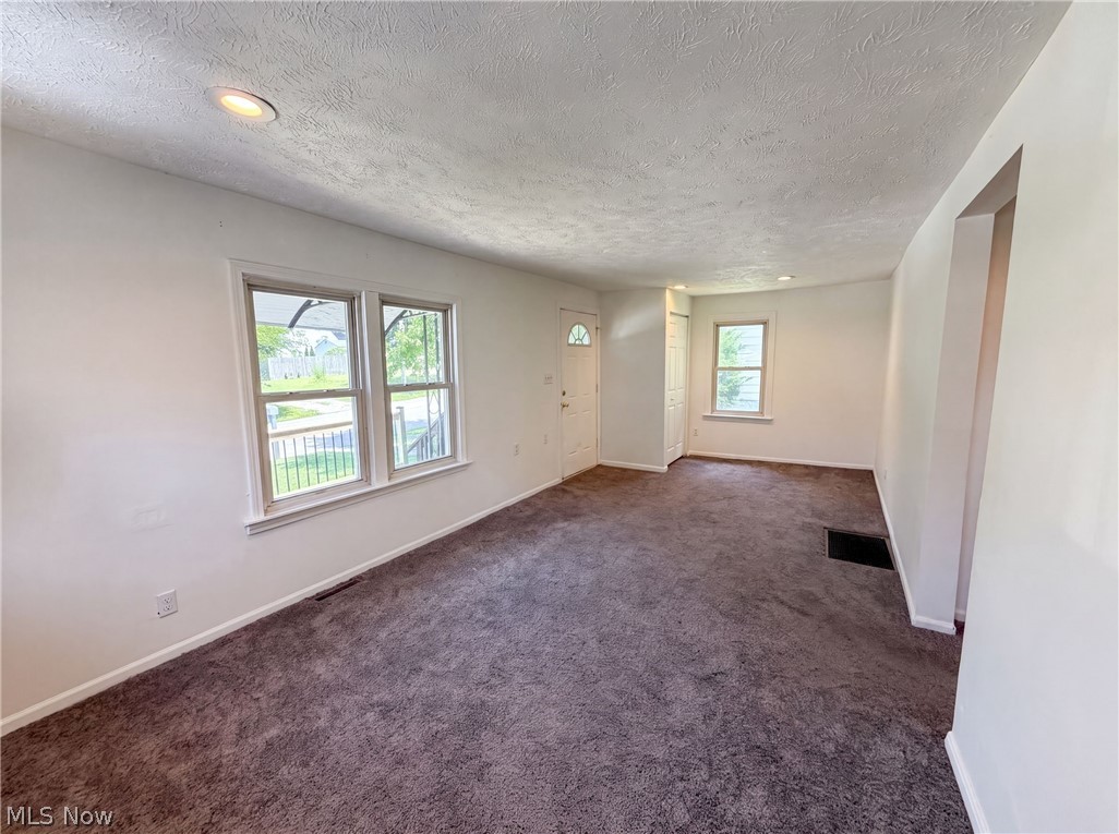 736 Bettes Avenue Akron, OH 44310 - Photo 3 of 18