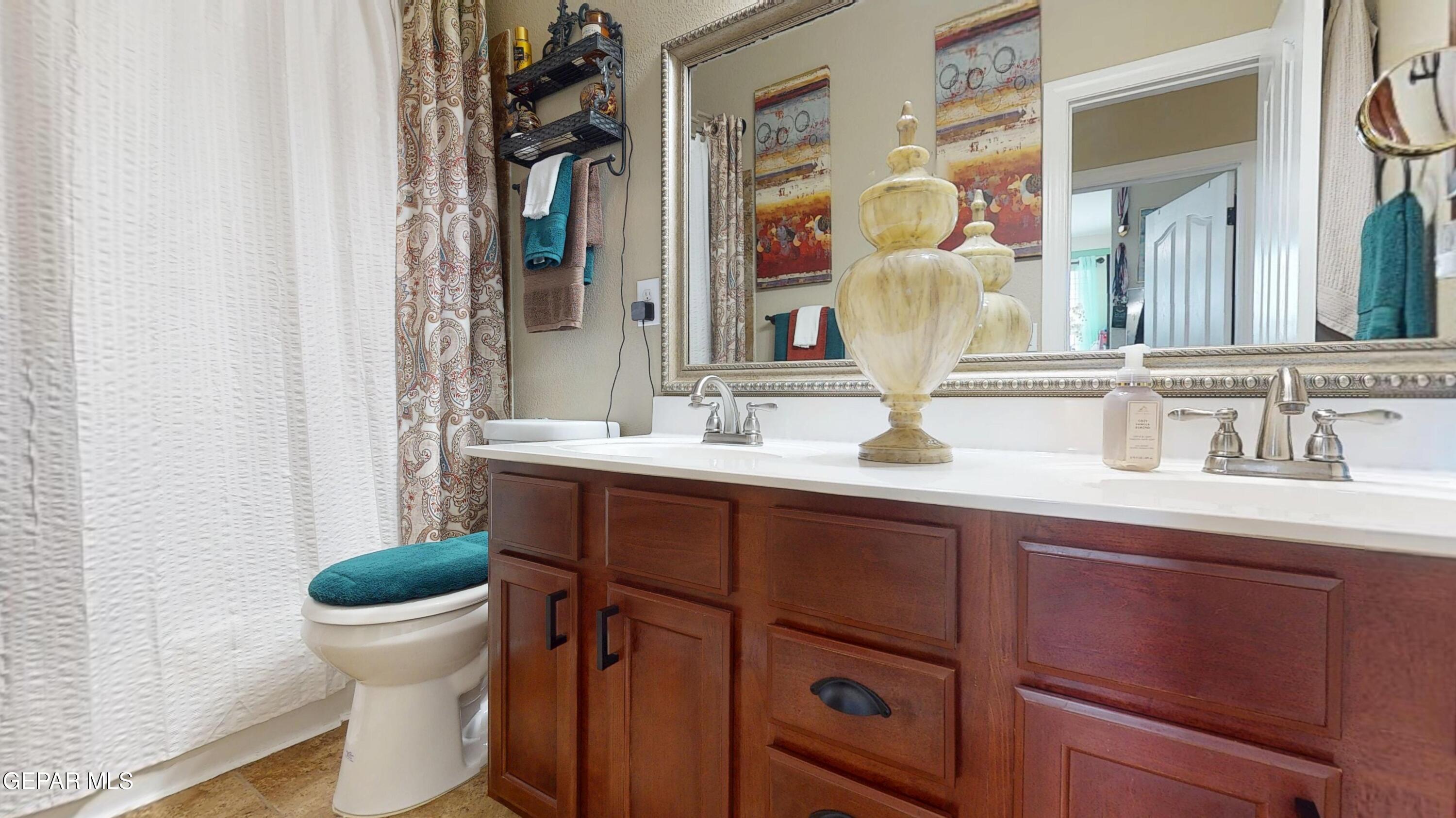 12239 Rathmore Drive El Paso, TX 79928 - Photo 27 of 60 Full Bathroom