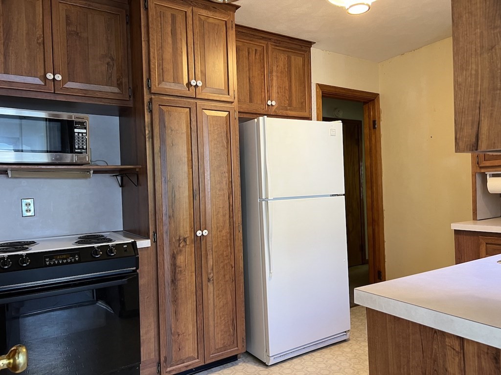 63 Bates Road Westfield, MA 01085 - Photo 9 of 39 Gallery Image 9