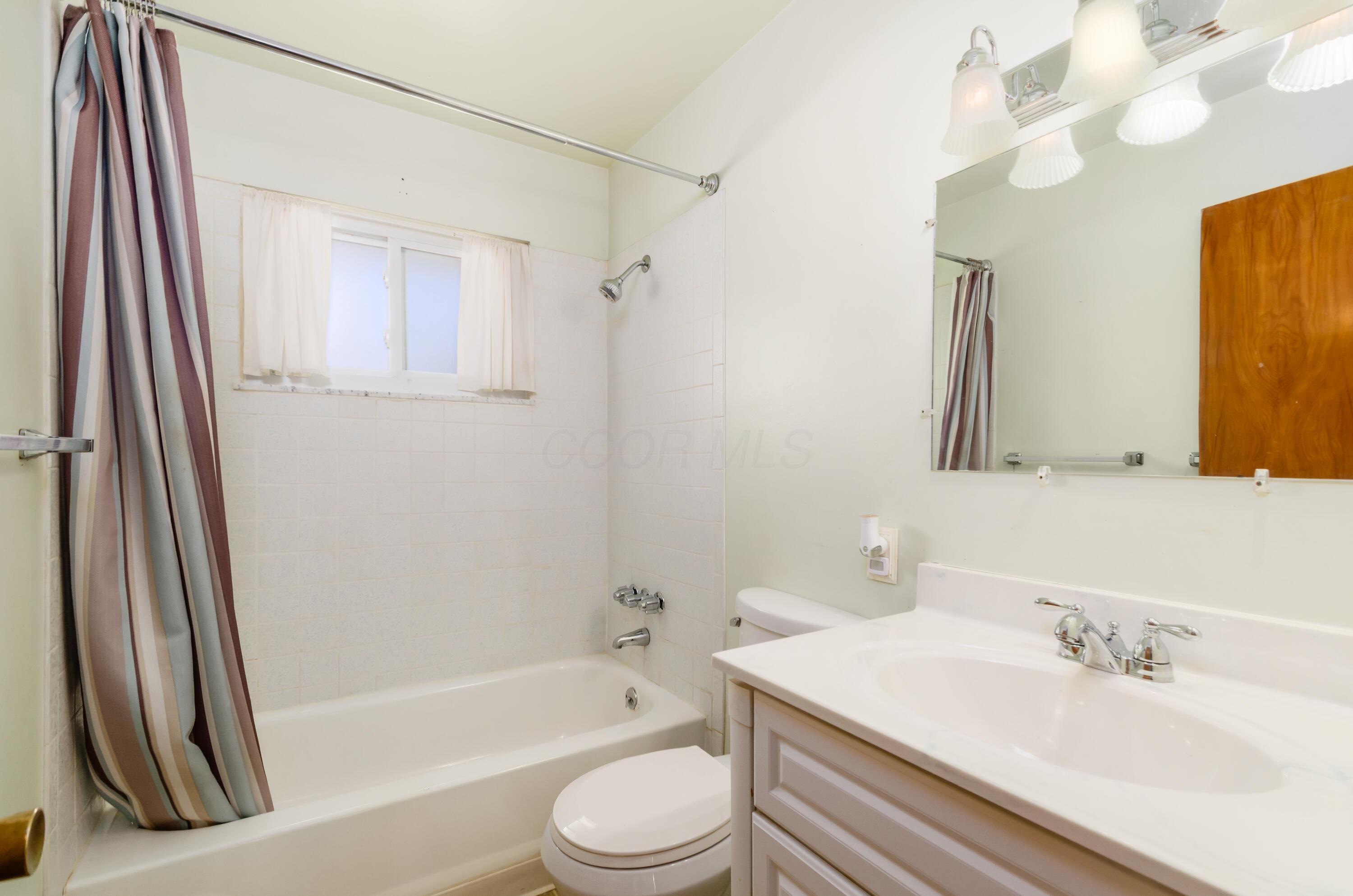 3012 Hampshire Road Columbus, OH 43209 - Photo 8 of 11 F_3012_Hampshire_Rd071