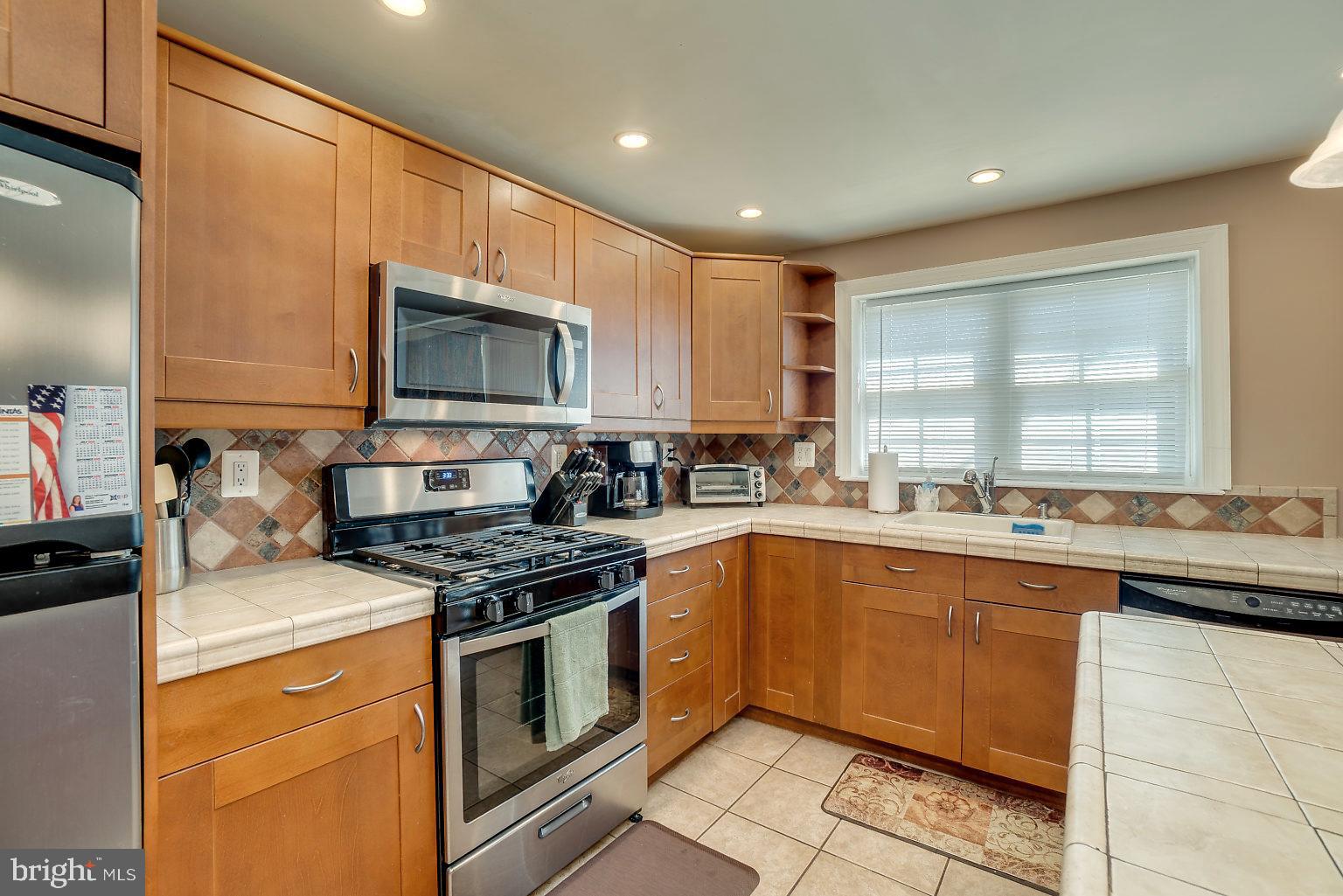 8023 Stratman Road Baltimore, MD 21222 - Photo 12 of 37 Stainless Steel Appliances