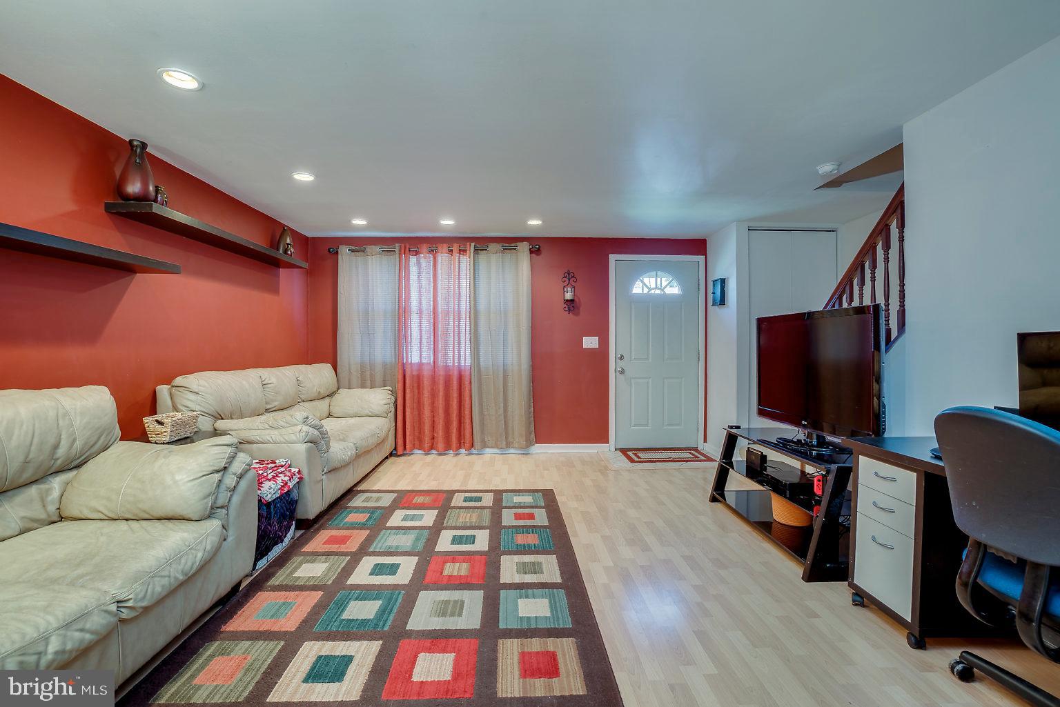 8023 Stratman Road Baltimore, MD 21222 - Photo 6 of 37 living room