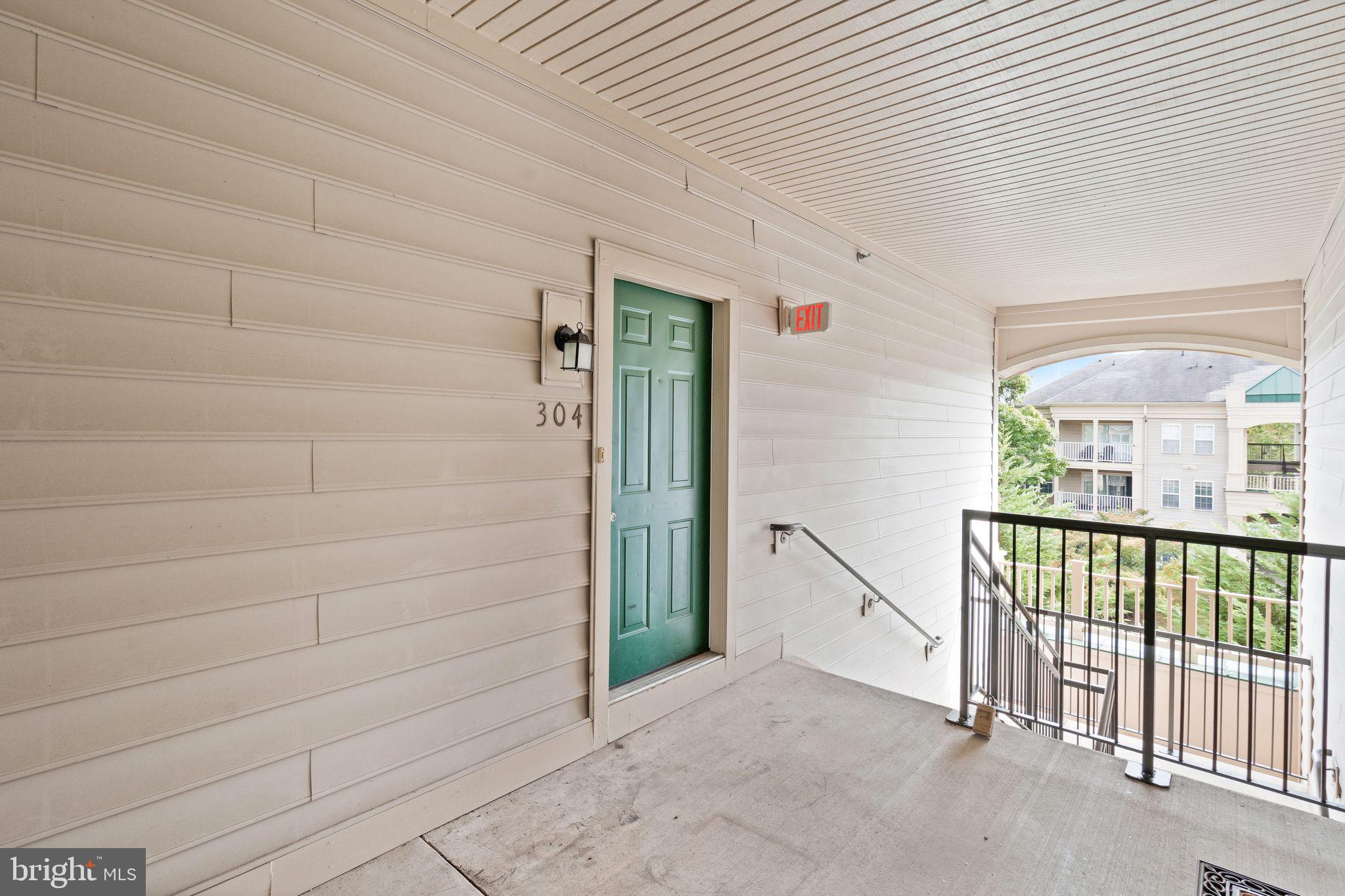 1067 Gardenview Loop, Unit 304 Woodbridge, VA 22191 - Photo 2 of 37