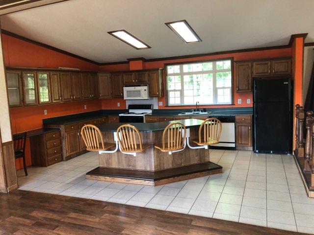 3547 Cecil Farm Road Mount Pleasant, TN 38474 - Photo 7 of 16 Kitchen with Seating Bar