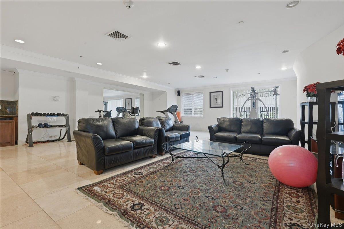171 Great Neck Road, Unit 4L Great Neck, NY 11021 - Photo 6 of 19