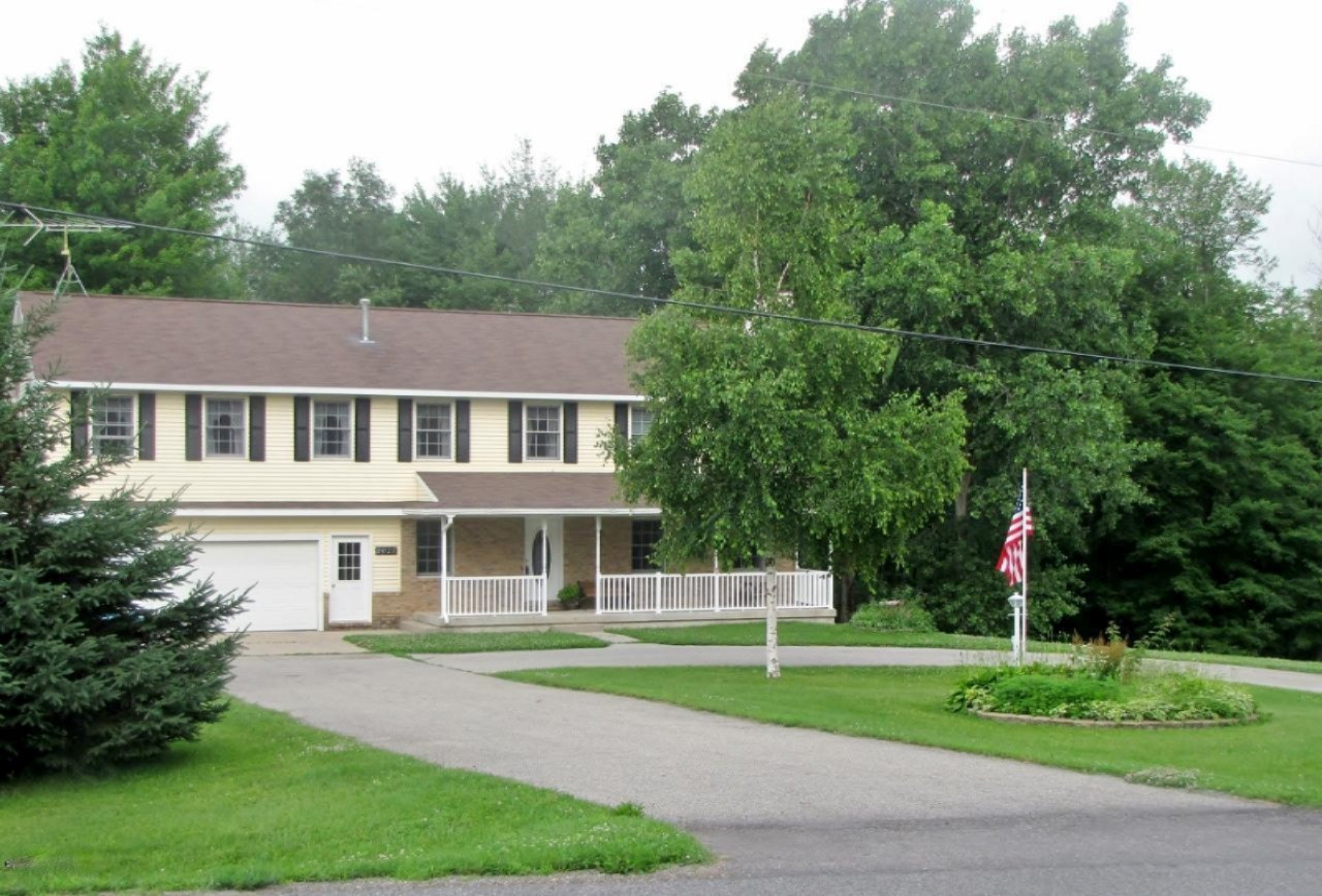 8025 Lessiter Road Northeast Rockford, MI 49341 - Photo 4 of 51 House Front 2