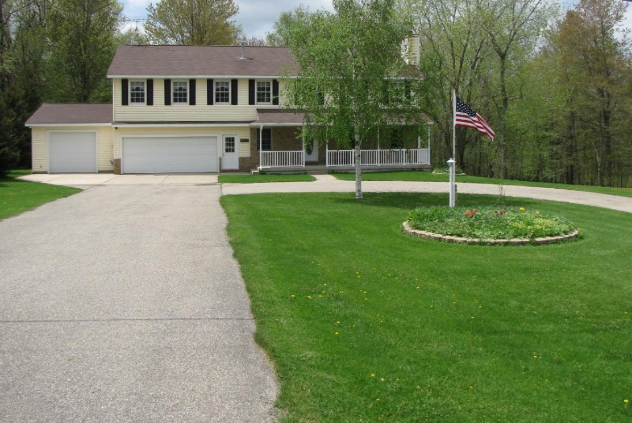 8025 Lessiter Road Northeast Rockford, MI 49341 - Photo 5 of 51 House Front 3