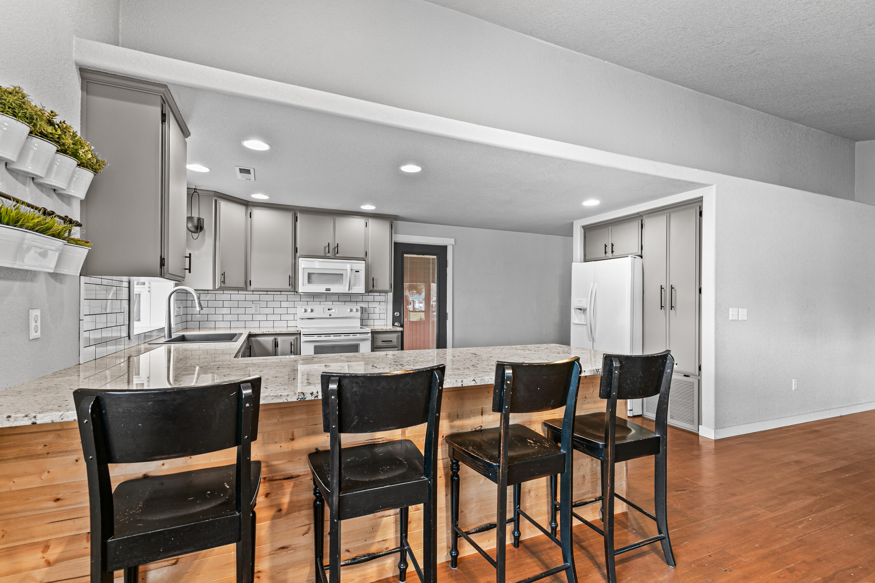 388 Crystal Drive Eagle Point, OR 97524 - Photo 10 of 35 10