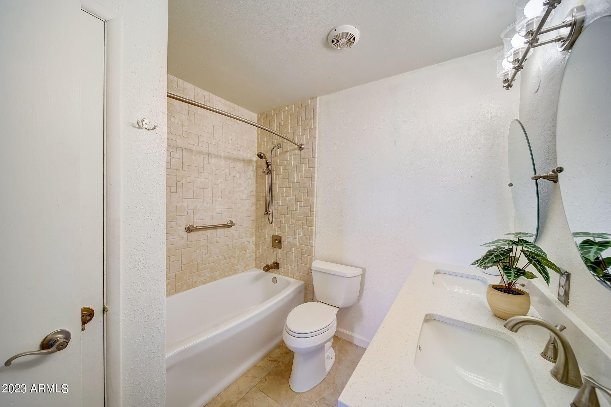 2663 West Wethersfield Road Phoenix, AZ 85029 - Photo 17 of 38 Guest Bathroom