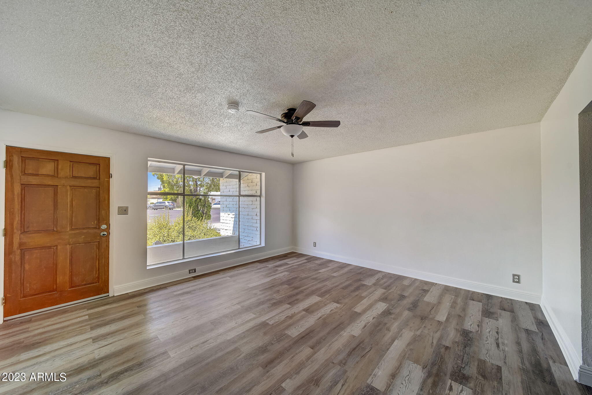 2663 West Wethersfield Road Phoenix, AZ 85029 - Photo 7 of 38 New Flooring