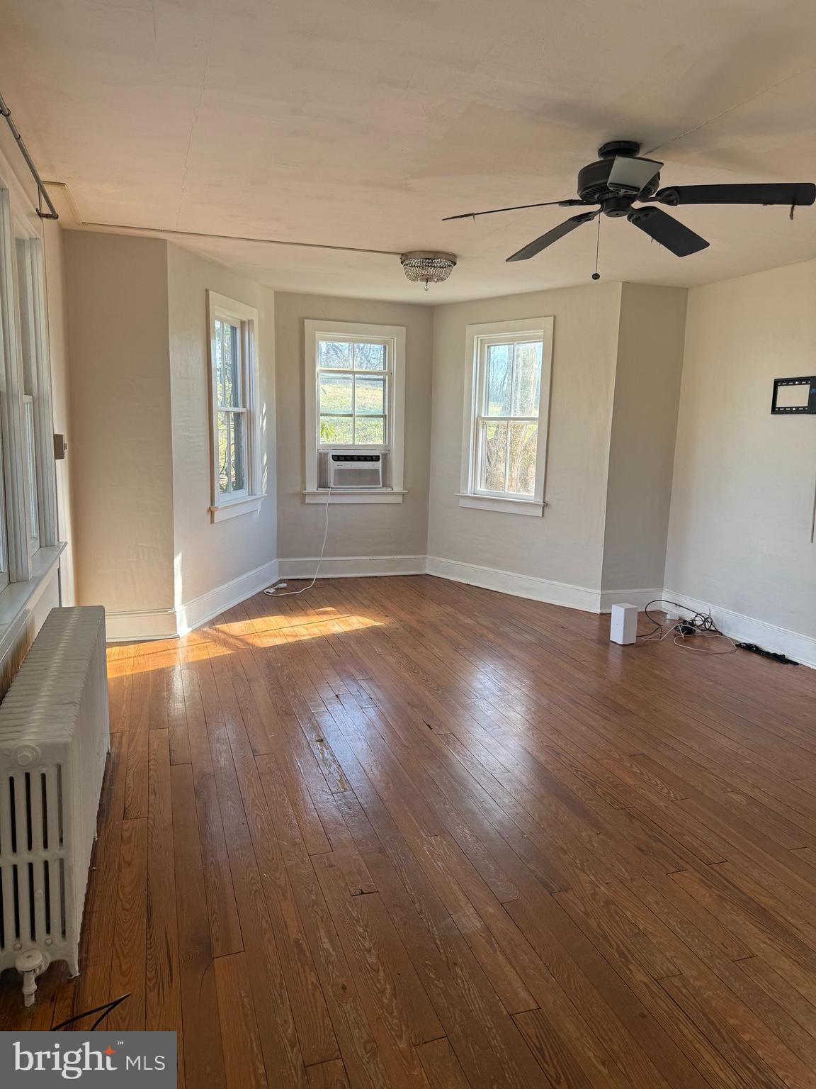 18373 Lickey Mill Road Purcellville, VA 20132 - Photo 13 of 78 Large Living Room